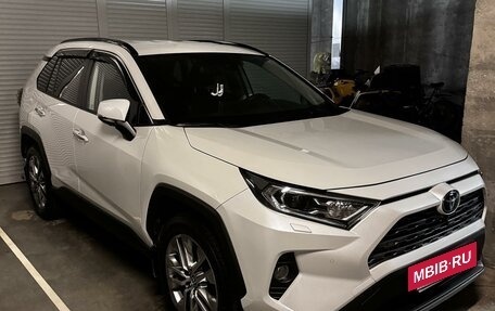 Toyota RAV4, 2020 год, 3 600 000 рублей, 2 фотография