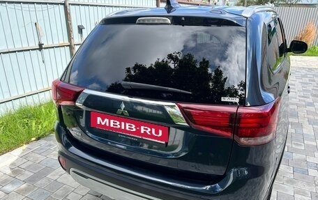 Mitsubishi Outlander III рестайлинг 3, 2021 год, 2 550 000 рублей, 14 фотография