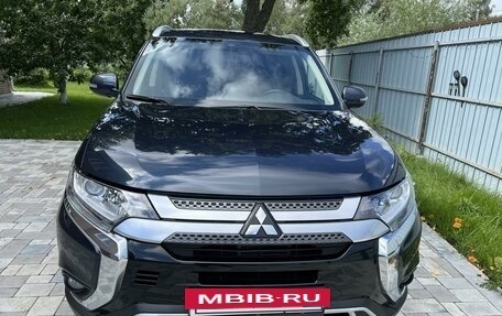 Mitsubishi Outlander III рестайлинг 3, 2021 год, 2 550 000 рублей, 2 фотография