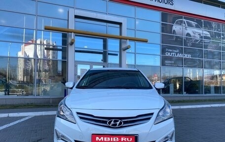 Hyundai Solaris II рестайлинг, 2015 год, 1 099 000 рублей, 2 фотография