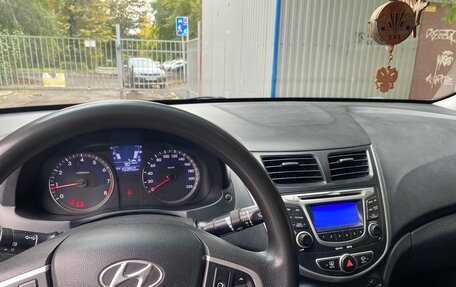 Hyundai Solaris II рестайлинг, 2011 год, 750 000 рублей, 14 фотография