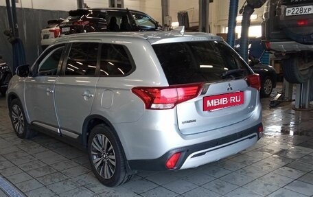 Mitsubishi Outlander III рестайлинг 3, 2019 год, 2 489 000 рублей, 4 фотография