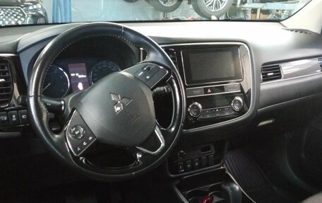 Mitsubishi Outlander III рестайлинг 3, 2019 год, 2 489 000 рублей, 5 фотография