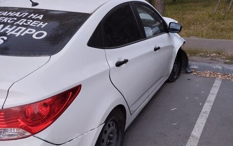 Hyundai Solaris II рестайлинг, 2013 год, 400 000 рублей, 3 фотография