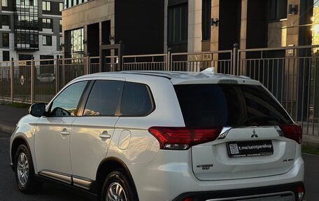 Mitsubishi Outlander III рестайлинг 3, 2018 год, 2 175 000 рублей, 5 фотография