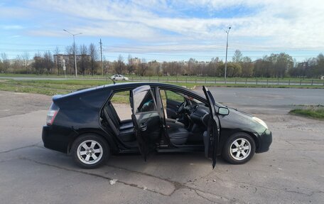 Toyota Prius, 2004 год, 600 000 рублей, 4 фотография