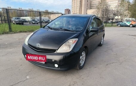 Toyota Prius, 2004 год, 600 000 рублей, 8 фотография