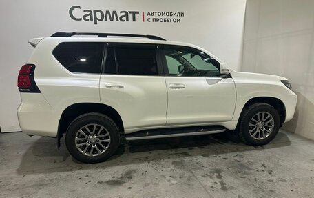 Toyota Land Cruiser Prado 150 рестайлинг 2, 2018 год, 5 000 000 рублей, 9 фотография