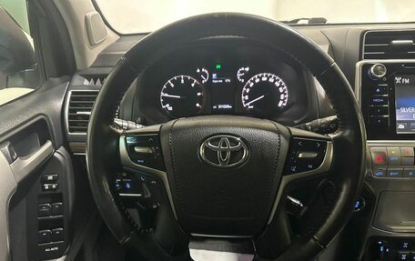 Toyota Land Cruiser Prado 150 рестайлинг 2, 2018 год, 5 000 000 рублей, 29 фотография