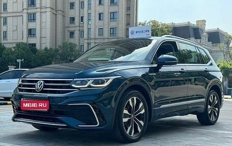 Volkswagen Tiguan II, 2021 год, 3 440 000 рублей, 1 фотография