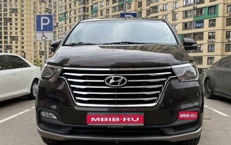 Hyundai Grand Starex Grand Starex I рестайлинг 2, 2018 год, 4 400 000 рублей, 1 фотография