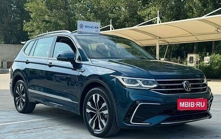 Volkswagen Tiguan II, 2021 год, 3 440 000 рублей, 3 фотография