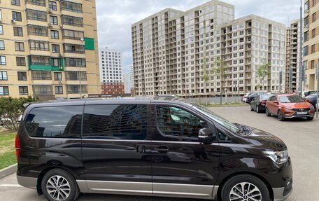 Hyundai Grand Starex Grand Starex I рестайлинг 2, 2018 год, 4 400 000 рублей, 4 фотография