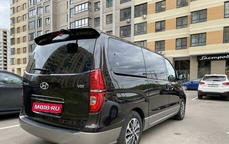 Hyundai Grand Starex Grand Starex I рестайлинг 2, 2018 год, 4 400 000 рублей, 8 фотография