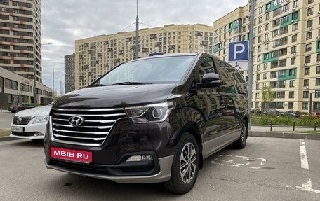 Hyundai Grand Starex Grand Starex I рестайлинг 2, 2018 год, 4 400 000 рублей, 2 фотография