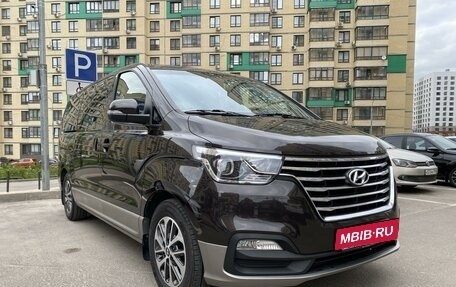 Hyundai Grand Starex Grand Starex I рестайлинг 2, 2018 год, 4 400 000 рублей, 3 фотография