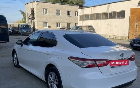 Toyota Camry, 2019 год, 2 450 000 рублей, 4 фотография