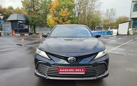 Toyota Camry, 2019 год, 3 190 000 рублей, 2 фотография