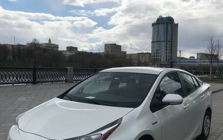 Toyota Prius IV XW50, 2017 год, 2 270 000 рублей, 3 фотография