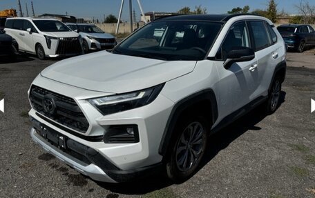 Toyota RAV4, 2024 год, 3 800 000 рублей, 2 фотография