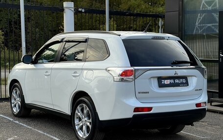 Mitsubishi Outlander III рестайлинг 3, 2013 год, 1 799 000 рублей, 11 фотография