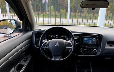 Mitsubishi Outlander III рестайлинг 3, 2013 год, 1 799 000 рублей, 16 фотография