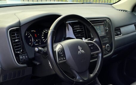 Mitsubishi Outlander III рестайлинг 3, 2013 год, 1 799 000 рублей, 13 фотография