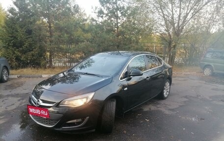 Opel Astra J, 2013 год, 930 000 рублей, 2 фотография