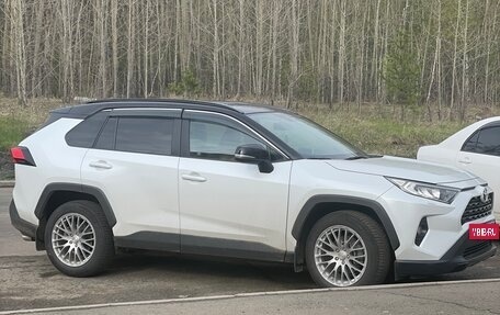 Toyota RAV4, 2020 год, 4 300 000 рублей, 5 фотография