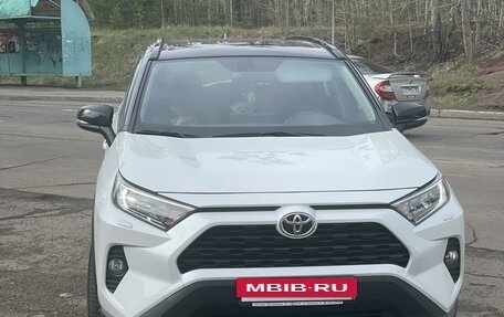 Toyota RAV4, 2020 год, 4 300 000 рублей, 8 фотография