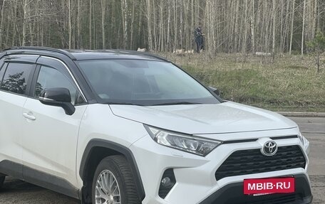 Toyota RAV4, 2020 год, 4 300 000 рублей, 4 фотография