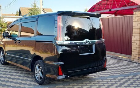 Toyota Noah III, 2020 год, 2 995 000 рублей, 4 фотография