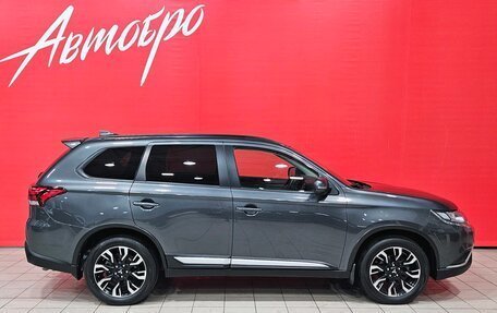 Mitsubishi Outlander III рестайлинг 3, 2021 год, 2 615 000 рублей, 6 фотография