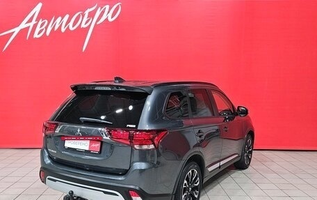 Mitsubishi Outlander III рестайлинг 3, 2021 год, 2 615 000 рублей, 5 фотография