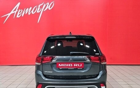 Mitsubishi Outlander III рестайлинг 3, 2021 год, 2 615 000 рублей, 4 фотография