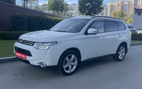 Mitsubishi Outlander III рестайлинг 3, 2013 год, 1 605 000 рублей, 1 фотография