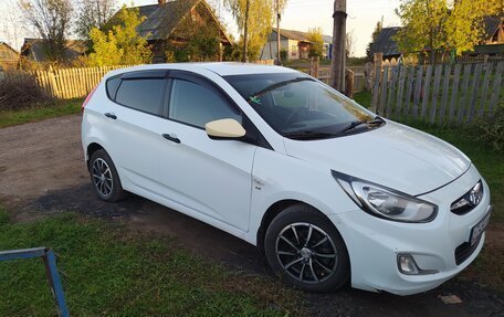 Hyundai Solaris II рестайлинг, 2013 год, 670 000 рублей, 3 фотография