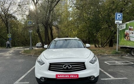 Infiniti QX70, 2014 год, 2 400 000 рублей, 2 фотография