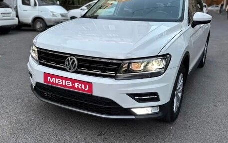 Volkswagen Tiguan II, 2018 год, 3 000 000 рублей, 4 фотография