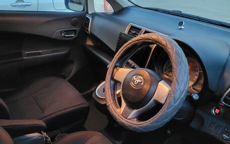 Toyota Ractis II, 2011 год, 815 000 рублей, 5 фотография