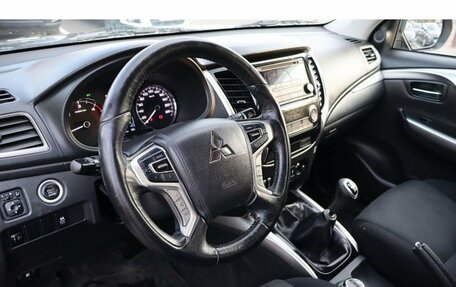 Mitsubishi Pajero IV, 2018 год, 2 450 000 рублей, 7 фотография