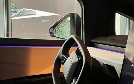 Tesla Cybertruck, 2024 год, 25 500 000 рублей, 3 фотография