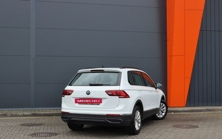 Volkswagen Tiguan II, 2021 год, 2 949 000 рублей, 3 фотография