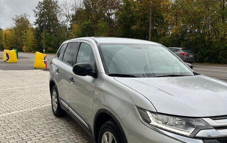 Mitsubishi Outlander III рестайлинг 3, 2016 год, 2 100 000 рублей, 3 фотография