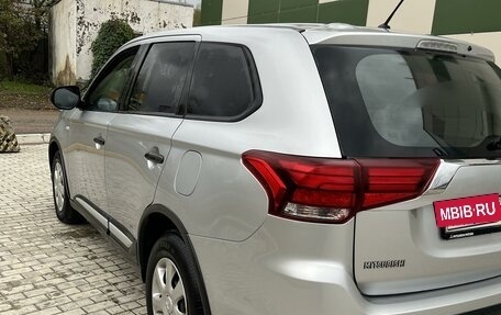 Mitsubishi Outlander III рестайлинг 3, 2016 год, 2 100 000 рублей, 6 фотография