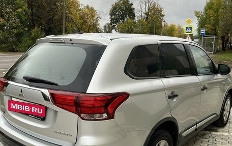 Mitsubishi Outlander III рестайлинг 3, 2016 год, 2 100 000 рублей, 4 фотография