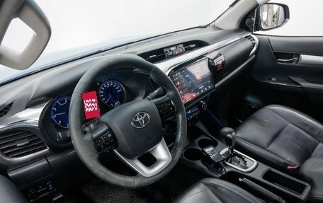 Toyota Hilux VIII, 2016 год, 2 990 000 рублей, 17 фотография