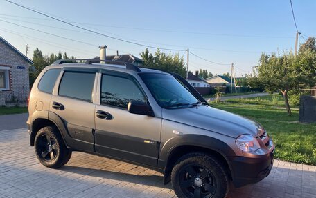 Chevrolet Niva I рестайлинг, 2016 год, 870 000 рублей, 6 фотография