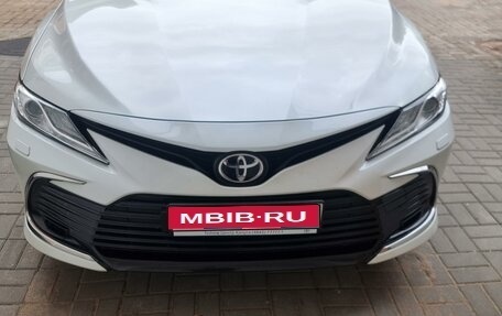 Toyota Camry, 2021 год, 3 800 000 рублей, 1 фотография