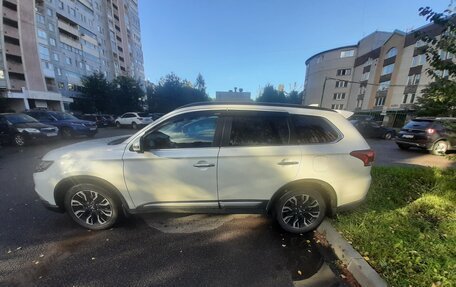 Mitsubishi Outlander III рестайлинг 3, 2021 год, 3 400 000 рублей, 2 фотография